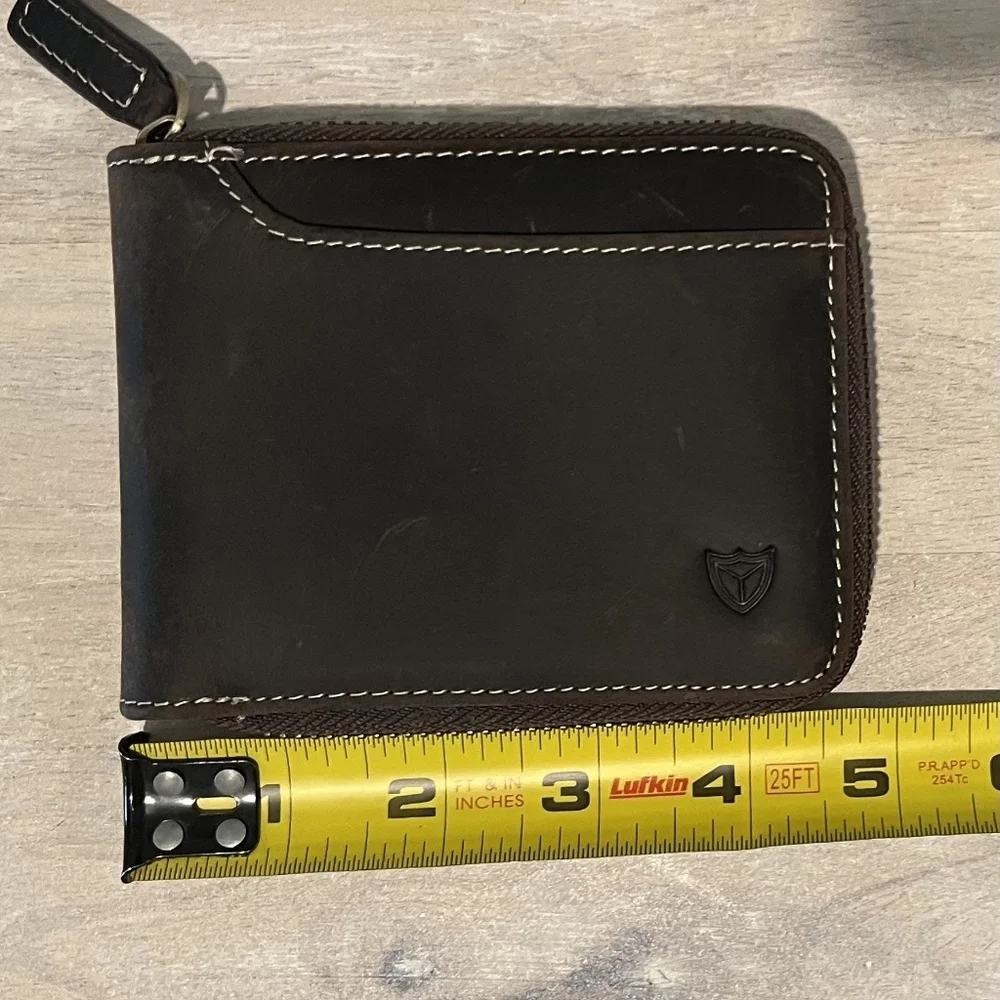Fine Brown Leather RFID Zip Around Men's Wallet. NWOT